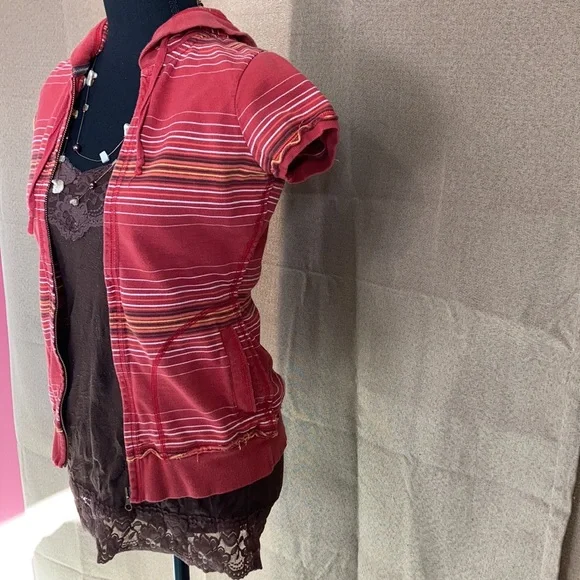 Maurice’s Burnt Red with Stripes Short-sleeve Hooded Top with Pockets Size S - Picture 3 of 10